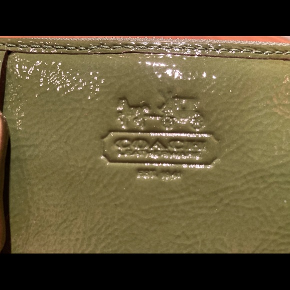 Coach Patent Leather Green Wallet Clutch Shiny - Picture 3 of 11